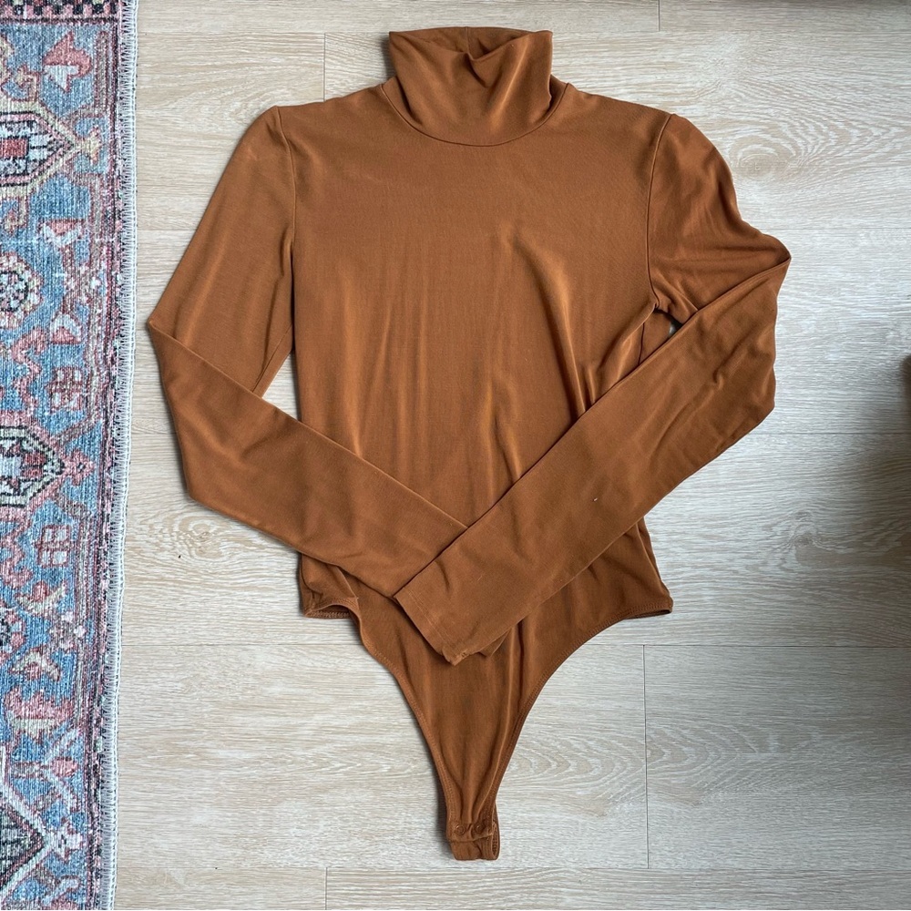 Aritzia Wilfred body suit